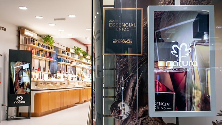 Natura uses Dex Manager to centralize the management of digital campaigns on video walls and screens in its stores.